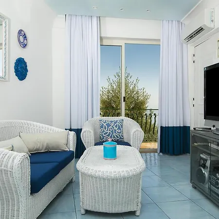 Vila Sleeps 4 Pool Air Con Wifi *