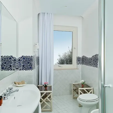 Sleeps 4 Pool Air Con Wifi